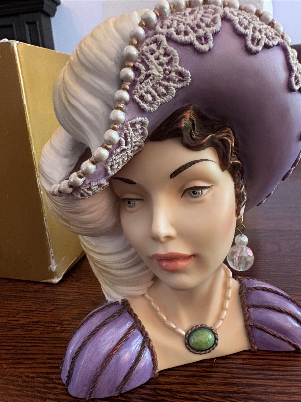 cameo girls lady head vase Judith Lovely In Lavender 1809